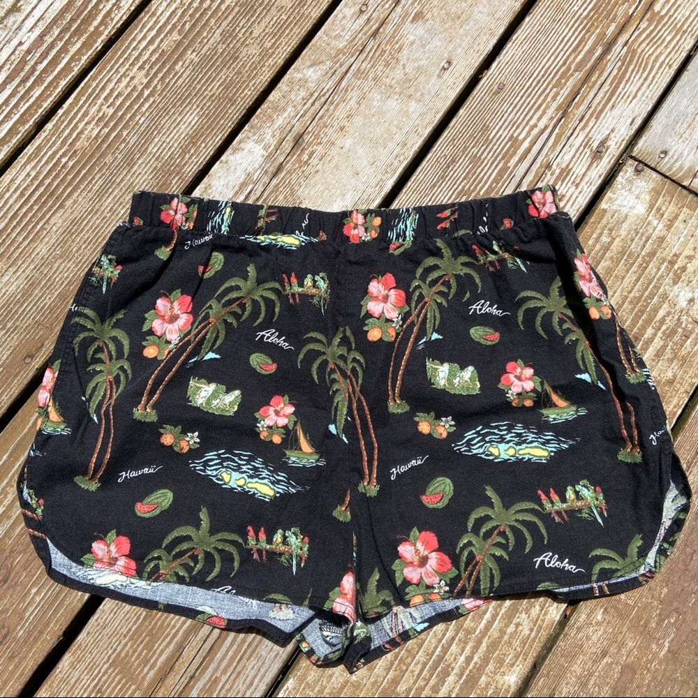 URBAN OUTFITTERS HAWAIIAN PRINT SHORTS